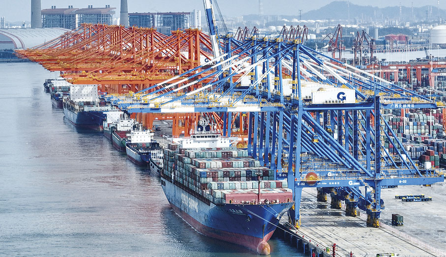 ◆ 北部灣港與100多個國家和地區的200多個港口通航，港口航線實現東盟主要港口全覆蓋，航線總數75條。