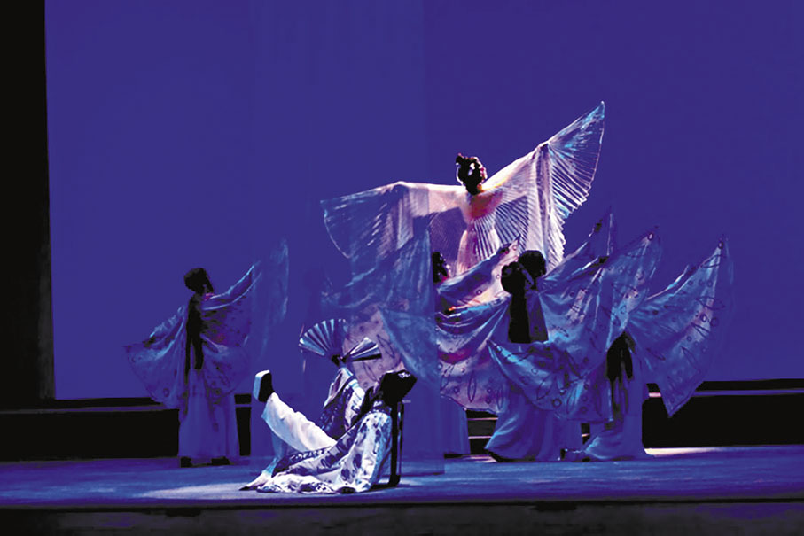 ◆尾場的演員身段造型、燈光、音樂都是非一般粵劇的氛圍。