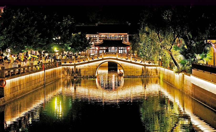 ◆16日晚上，南沙舉行「水鄉之夜·夢回宋境」沉浸式夜遊活動，搞活夜經濟。