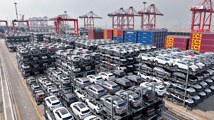 ◆ 中國製造的新能源車駛向世界，推動汽車行業綠色轉型，為全球減碳減排貢獻力量。資料圖片