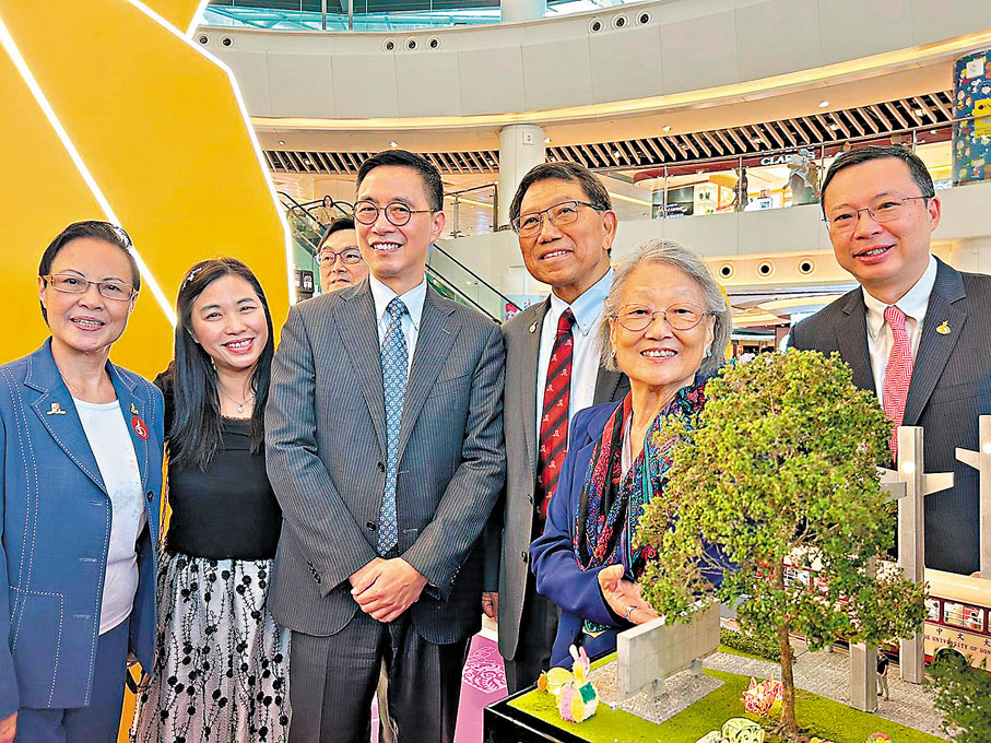 ◆高黃美芸女士（右二）與來賓合影。
