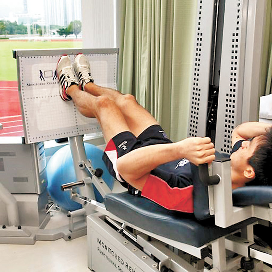 ◆受傷運動員接受康復訓練。