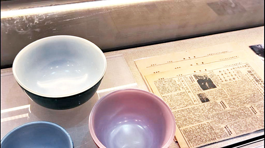 ◆宋慶齡保存的香港樂仙酒家在「一碗飯運動」中使用過的3個碗。香港文匯報記者康敬  攝