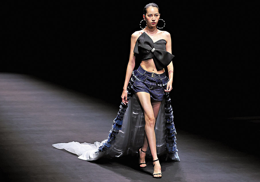 ◆模特兒展示許村品牌時裝。