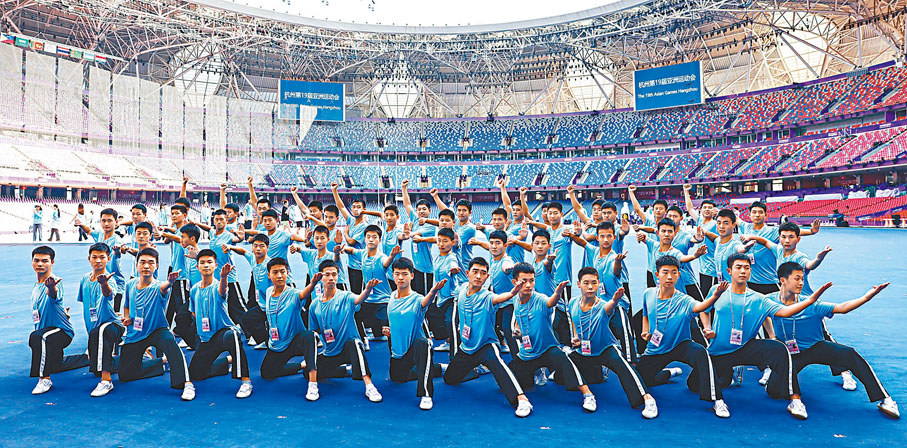 ◆河南少林塔溝武校學員參加杭州亞運開幕兩篇章演出。受訪者供圖