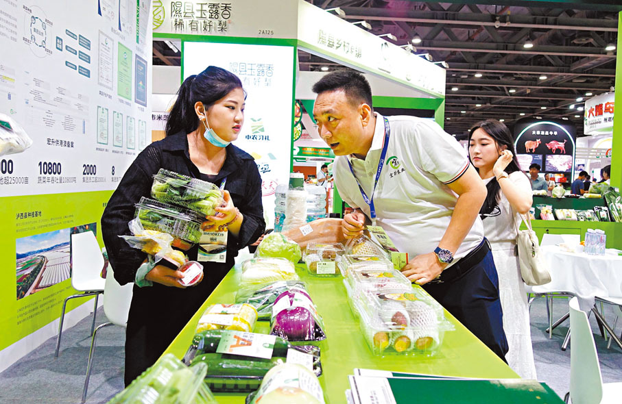 ◆21日，2023中食展（廣州）暨廣州國際食品食材展在廣州開幕。內地預製菜賽道火爆，供港蔬菜企業、廣東宏升農業科技有限公司近期也向淨菜業務發展。 香港文匯報記者盧靜怡  攝