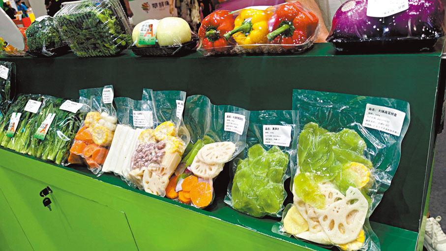 ◆ 供港蔬菜企業提供的淨菜產品，市民買回家無需清洗，可直接烹飪。香港文匯報記者盧靜怡  攝