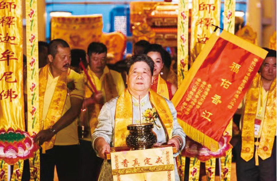 ◆ 普陀山南海觀音祈福千人齋宴即將舉行。