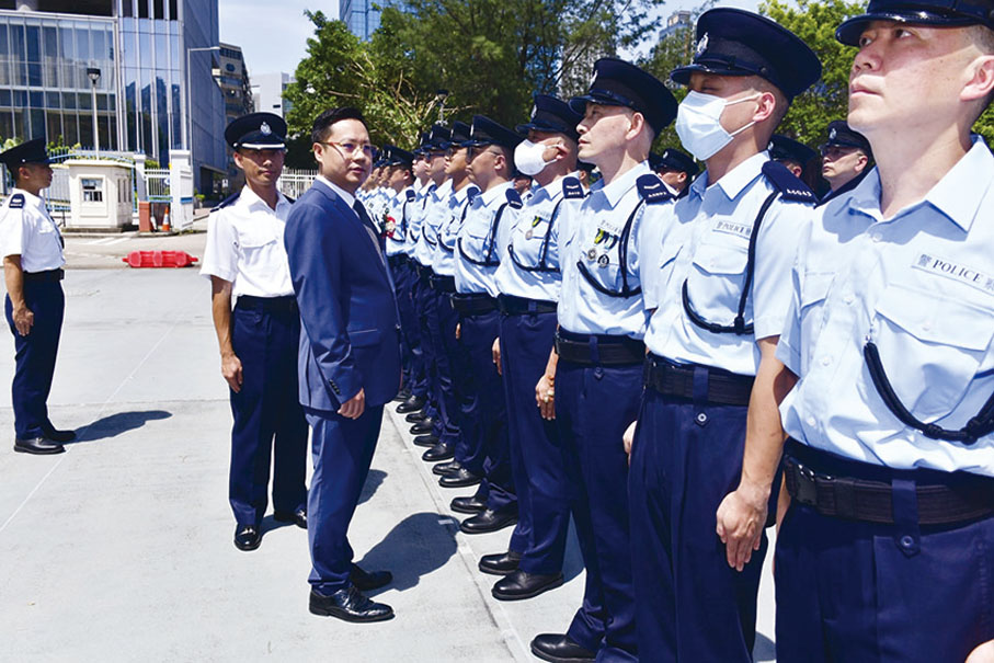 ◆ 黃東周擔任檢閱官，寄語各結業輔警學員堅守初心維護法紀。
