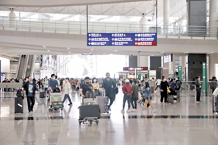 ◆機管局指，香港國際機場上月份錄得客運量399.6萬人次，日均客運量約13萬人次，已回復至疫情前約66%水平。圖為香港國際機場。 資料圖片