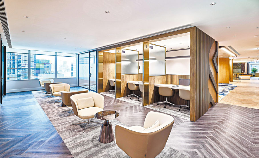 ◆新開幕的渣打太古廣場財富管理中心，為高端客戶提供尊貴的個人化銀行服務。