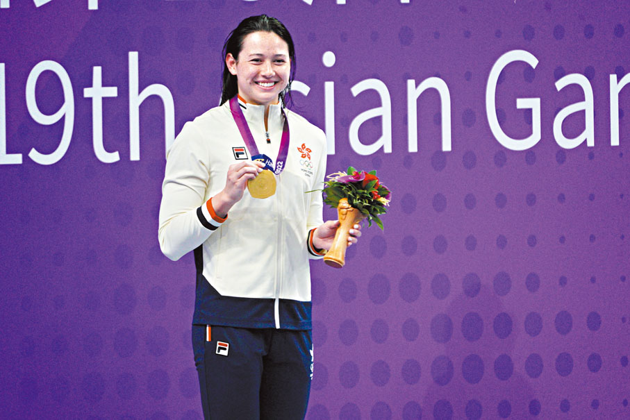 ◆何詩蓓為港贏得亞運史上首面游泳金牌。 香港文匯報記者麥鈞傑  攝