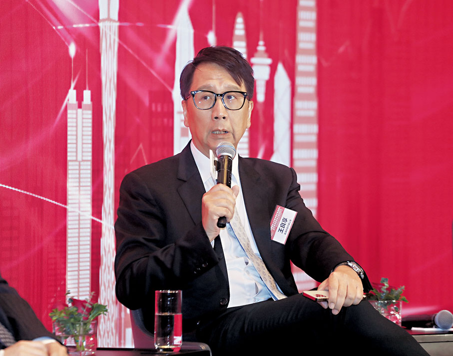 ◆王良享指，跨境資金流動是自然現象，其中有很大一部分流出是進行離岸結匯、投資，這是跨境資金融通、人民幣國際化的必經之路。香港文匯報記者郭木又 攝