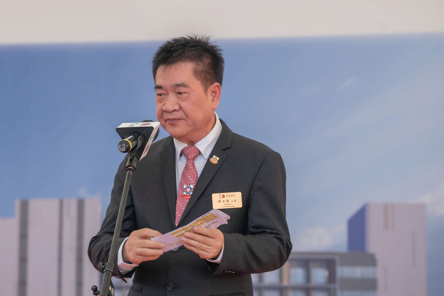 ◆博愛醫院董事局主席陳首銘於「博愛醫院屯門藍地長者護理及護養安老院舍動土禮」致辭。