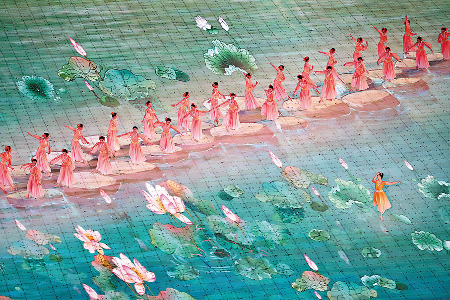 ◆「水」化為水墨入詩畫，展開煙雨染江南的唯美畫卷。 中新社