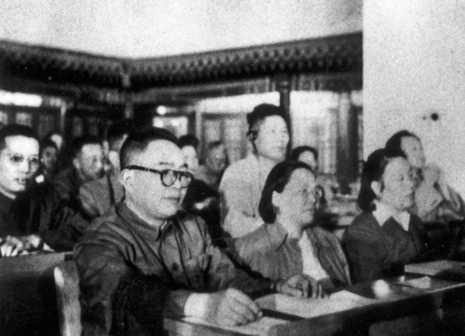 ◆1954年9月，徐鑄成參加第一屆全國人大會議。香港文匯報北京傳真
