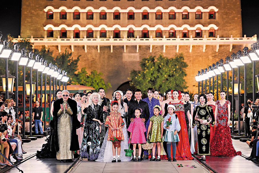 ◆勞倫斯·許攜高級定製時裝上演「壯美中軸線」時尚大秀。