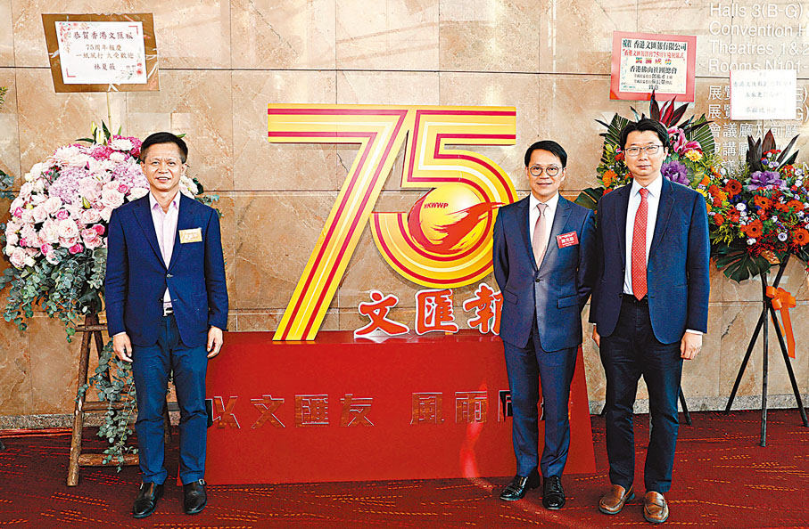 ◆陳克勤與其他嘉賓合照。香港文匯報記者曾興偉  攝