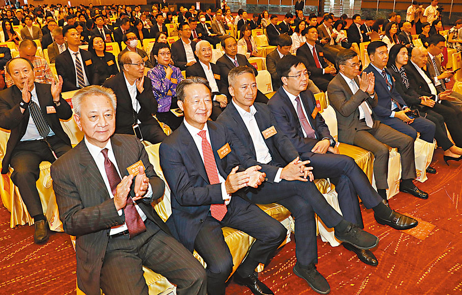 ◆易志明、林新強、姚柏良、陳沛良等合照。香港文匯報記者郭木又  攝