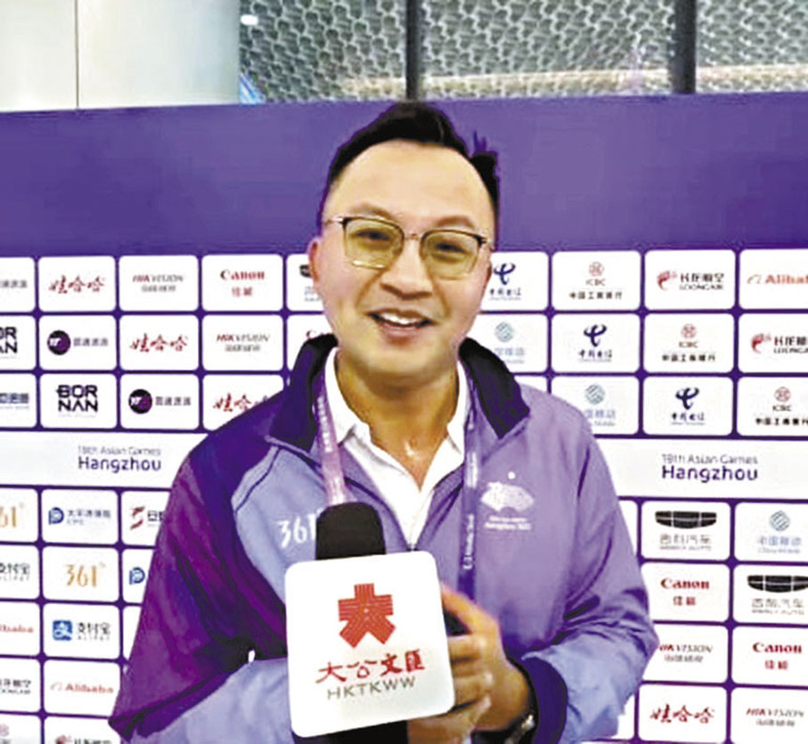 ◆楊全盛接受訪問。  香港文匯報記者敖敏輝 攝