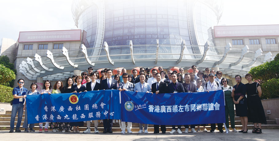 ◆ 交流團在廣西民族博物館留影。