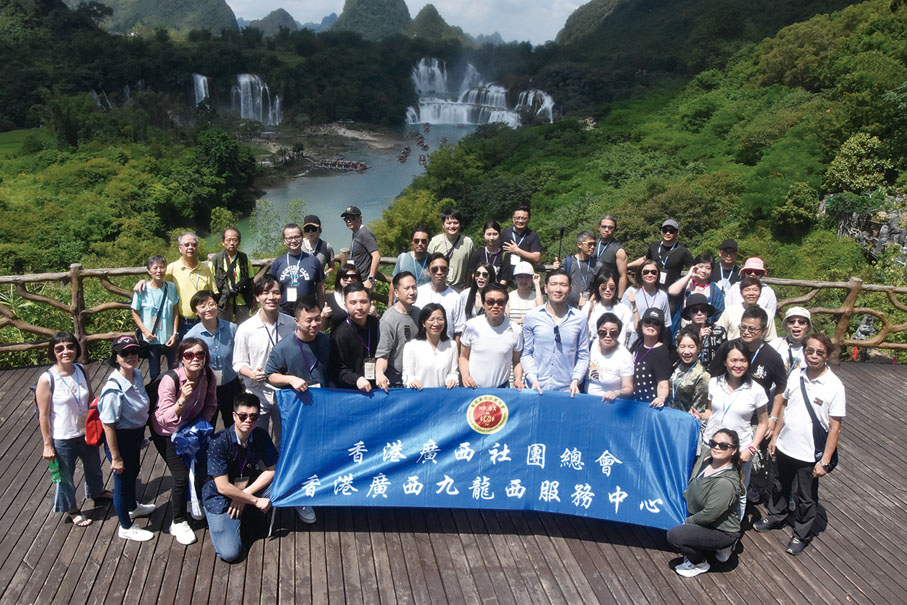 ◆ 團員們到訪了德天大瀑布景區。