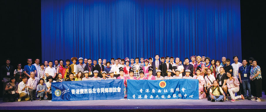 ◆ 團員們在廣西民族劇院與壯族歌舞團演出者合照。