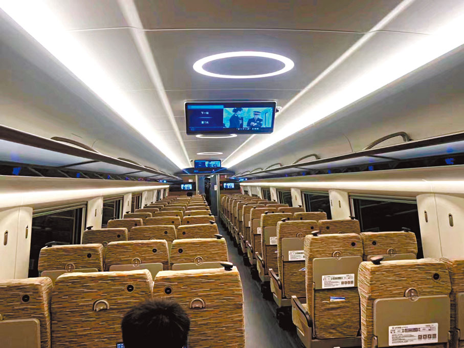 ◆「復興號」智能動車組車廂內景。香港文匯報福建傳真