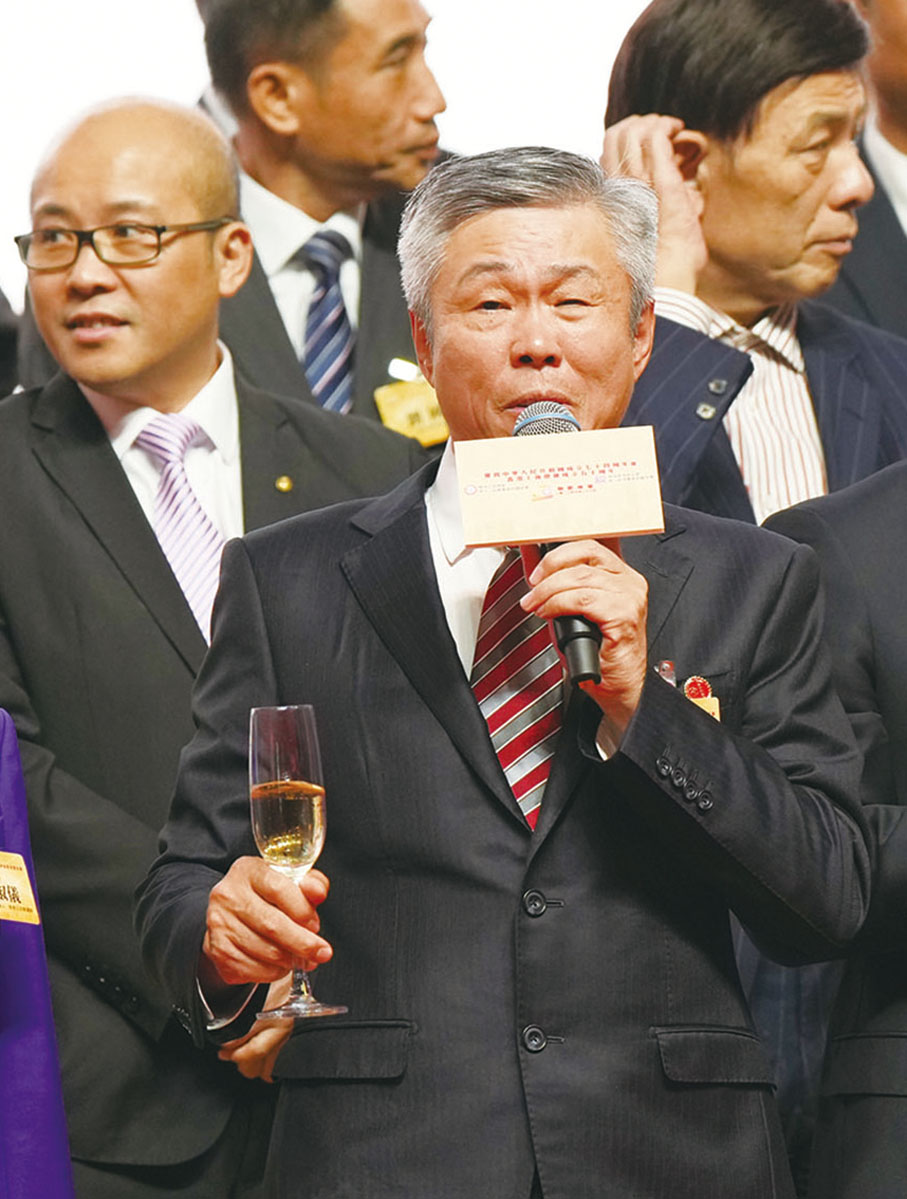 ◆ 黃敏利代表祝酒。