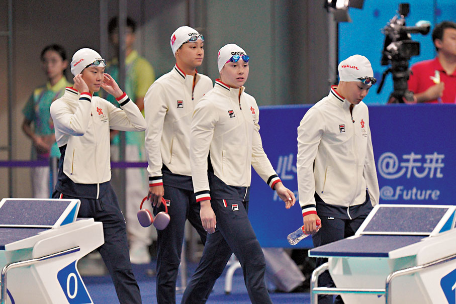 ◆港隊在女子4x200米自由泳接力獲得「梗頸四」。香港文匯報記者麥鈞傑  攝