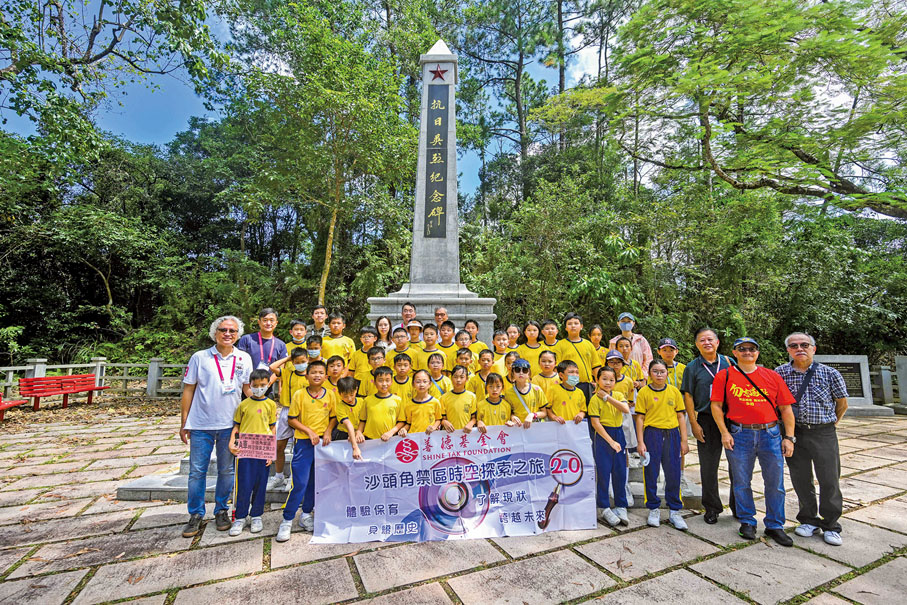 ◆ 考察團到訪烏蛟騰烈士紀念碑。