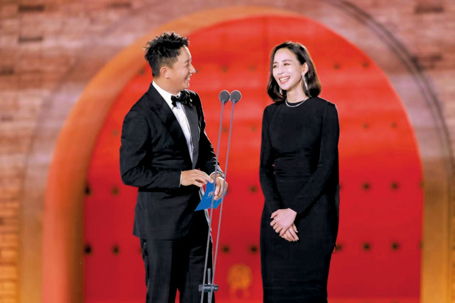 ◆韓庚和張鈞甯上台頒獎時稱要互相包場。