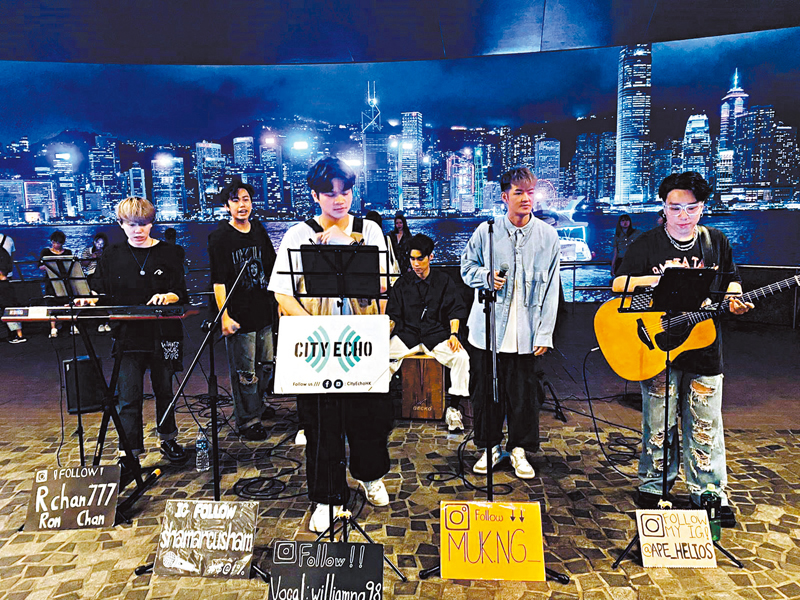◆City Echo的成員正在海濱Busking。受訪者供圖