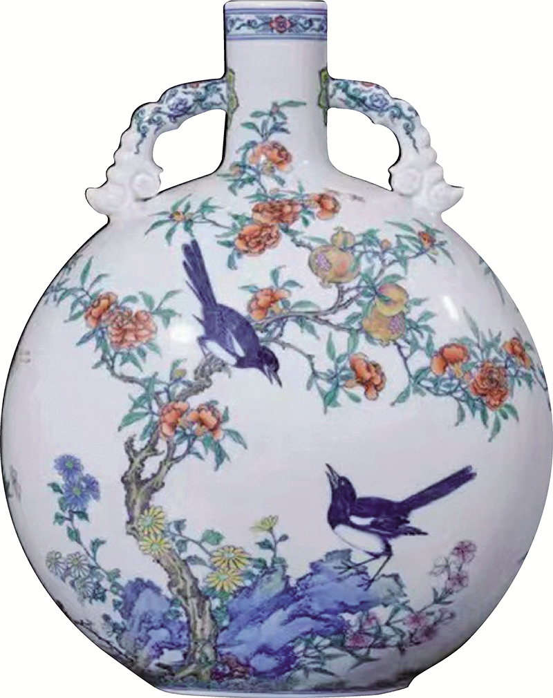 ■雍正 鬥彩加粉彩安喜圖捲雲耳扁壺