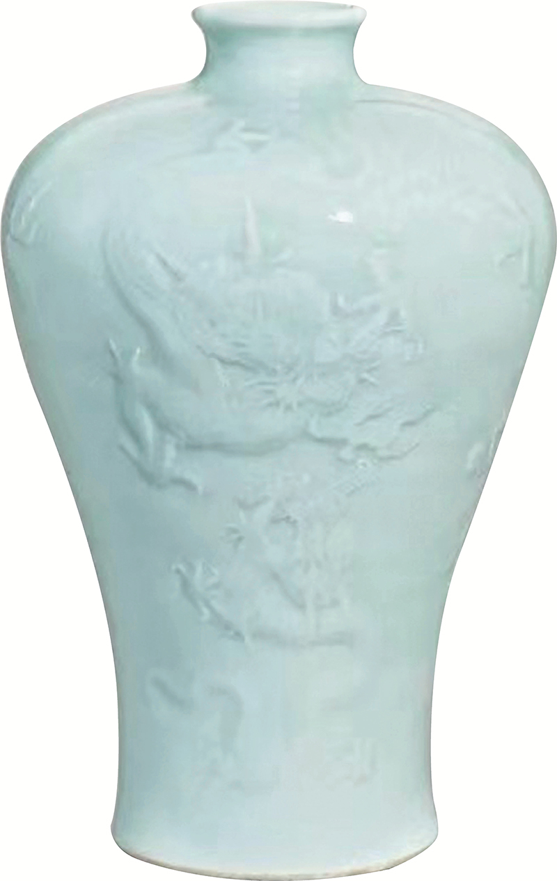 ■乾隆 粉青釉淺浮雕五龍圖梅瓶