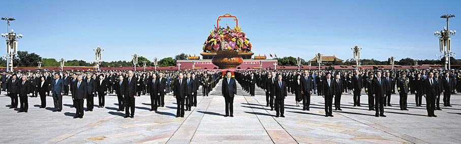 ◆ 9月30日上午，黨和國家領導人習近平、李強、趙樂際、王滬寧、蔡奇、丁薛祥、李希、韓正等來到北京天安門廣場，出席烈士紀念日向人民英雄敬獻花籃儀式。 新華社