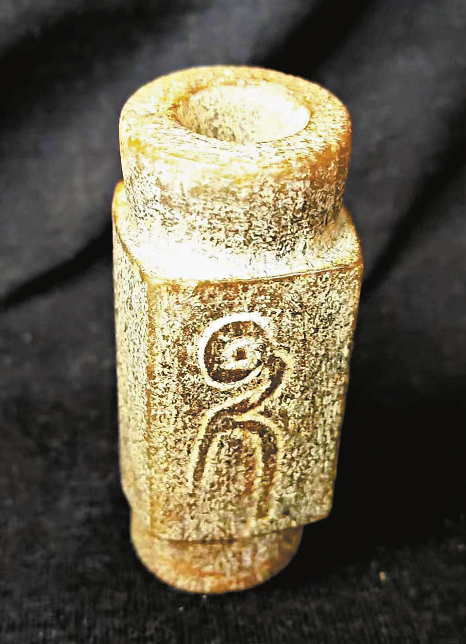 ◆圖二：古蜀玉琮上符號「鳧（鳥）」。