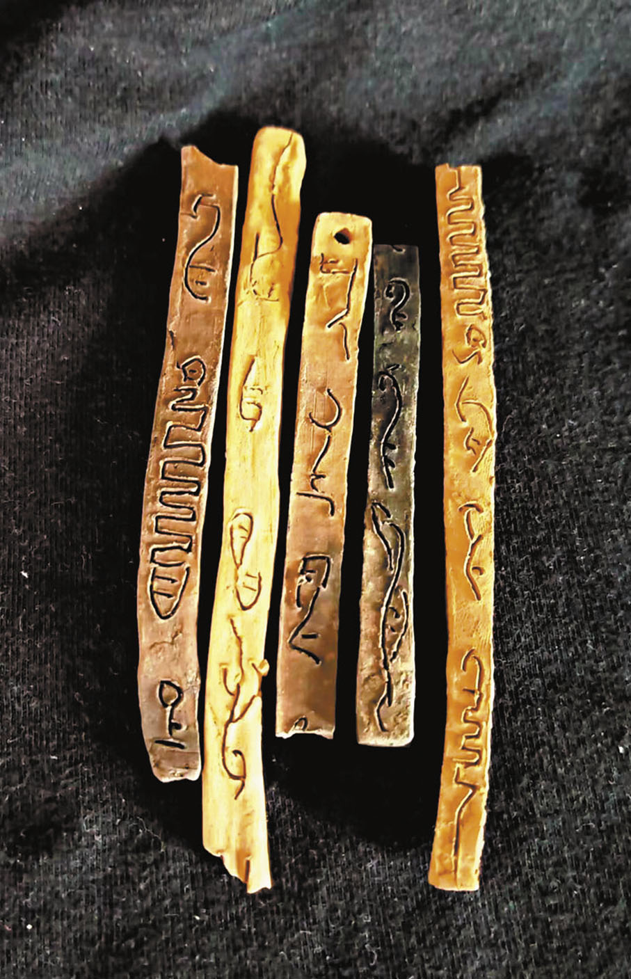 ◆圖六：已有成文的古蜀陶書。