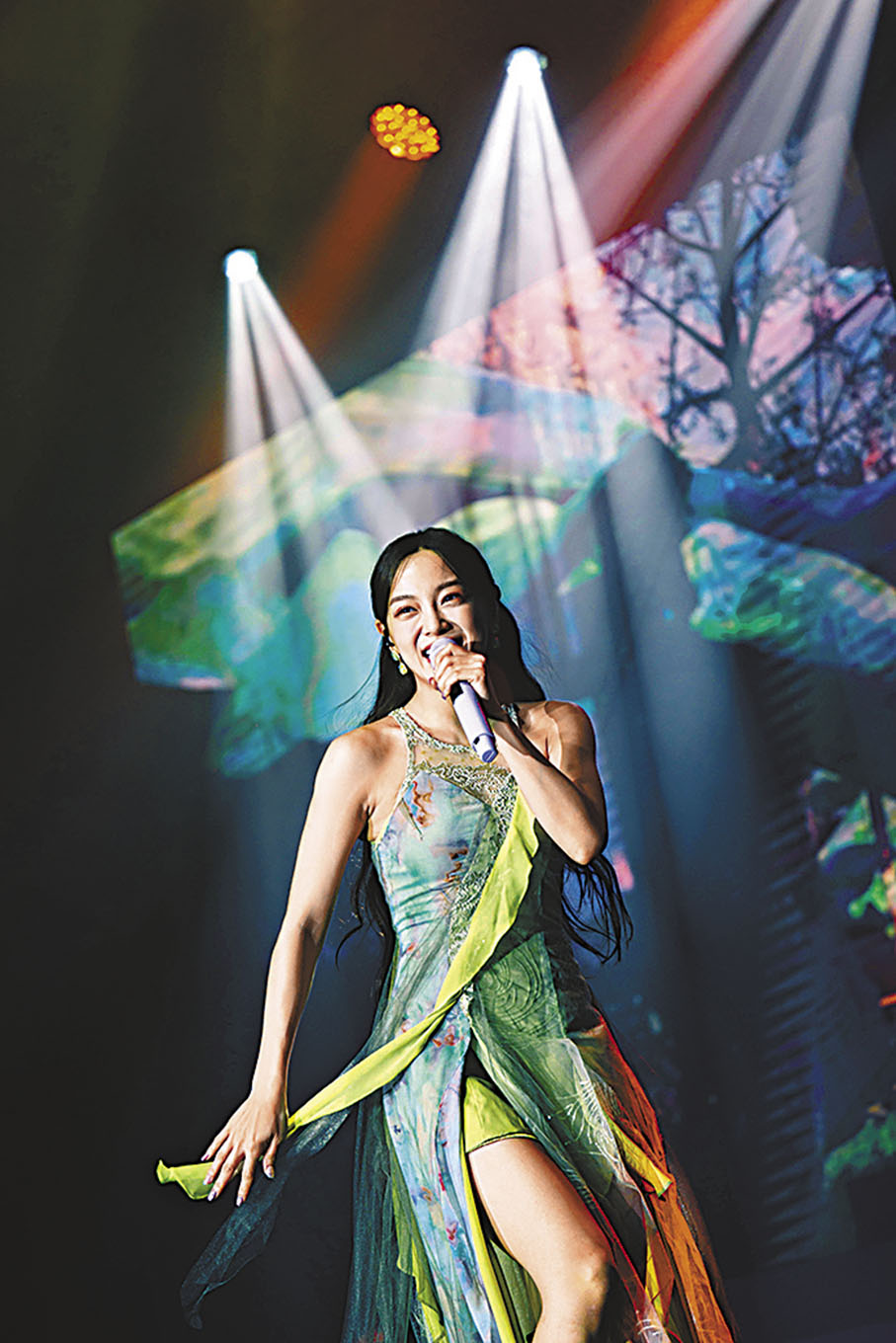 ◆金世正的綠色仙子造型一樣仙氣十足。