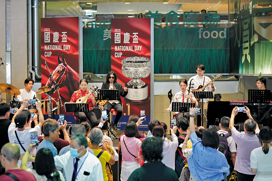 ◆場內有不少表演節目。香港文匯報記者曾興偉  攝