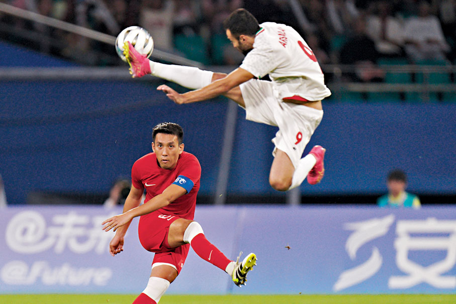 ◆胡晉銘的勁射遭對手攔截。香港文匯報記者麥鈞傑  攝