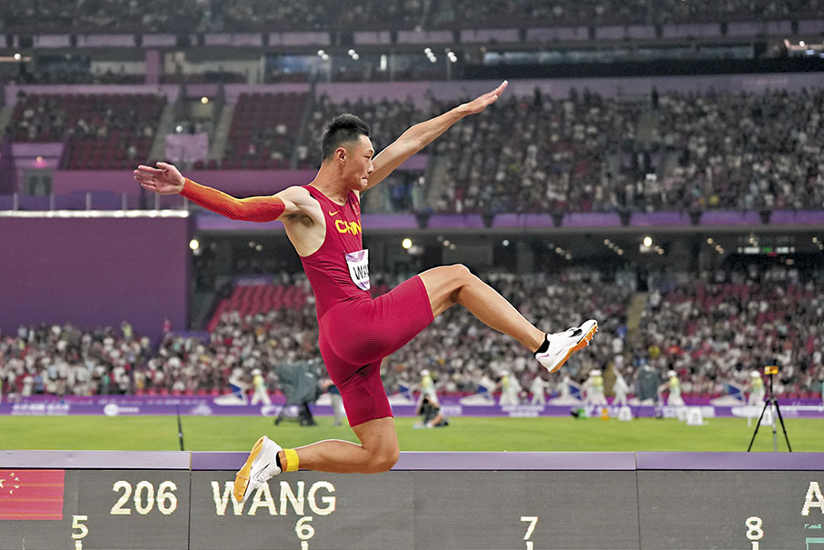 ◆王嘉男獲得男子跳遠金牌。  美聯社