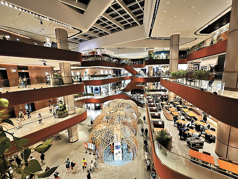 ◆商場建築設計，採光度高。