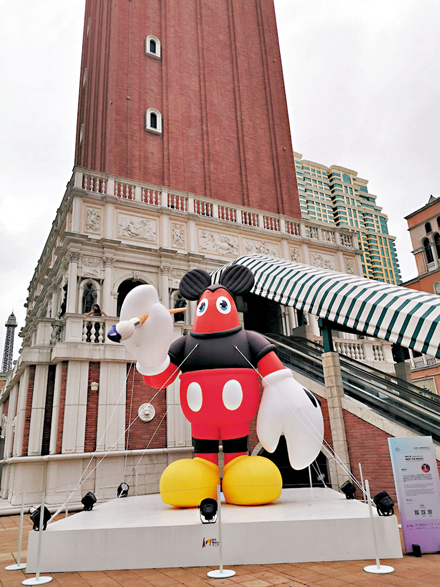 ◆Philip Colbert《龍蝦米奇》在澳門威尼斯人戶外展出。