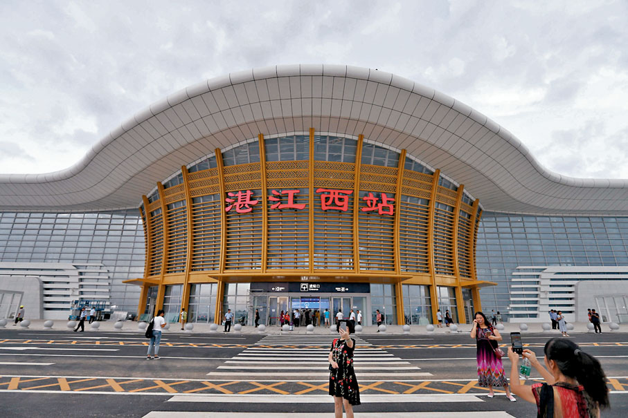 ◆香港開出的高鐵將於10月11日起開通新線，連接江門、開平南、陽江、茂名及湛江西5個新站點。 資料圖片