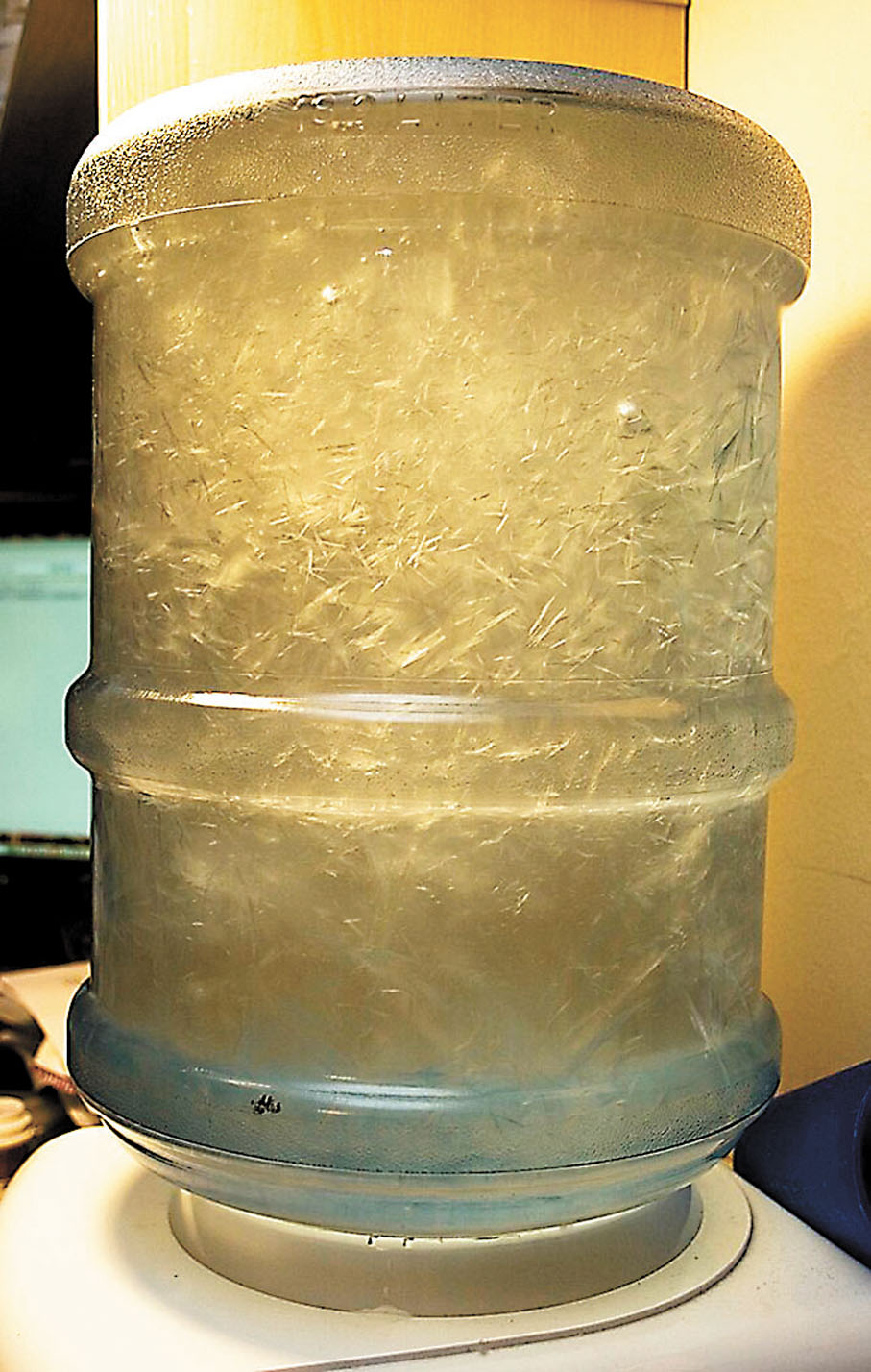 ◆液體已經夠冷但還未有凝結的現象，稱之為「過冷」或「超冷凍」。 網上圖片