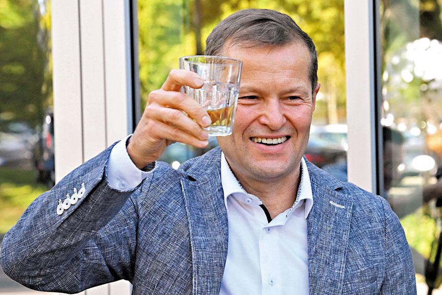 克勞斯（61歲）　1962年出生於匈牙利，1991年獲奧地利維也納工業大學博士學位，現為德國馬克斯普朗克量子光學研究所所長、慕尼黑大學教授。