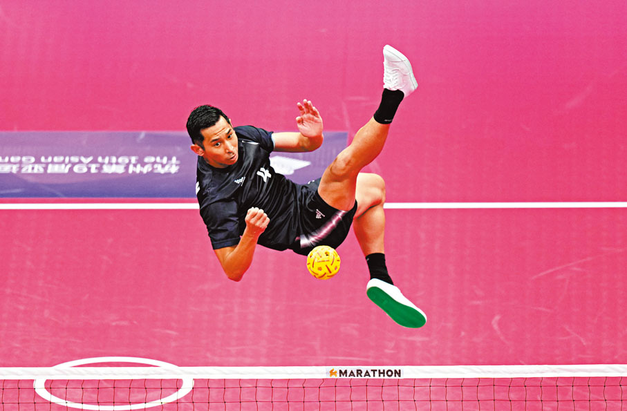 ◆日本選手內藤利貴在比賽中進攻。