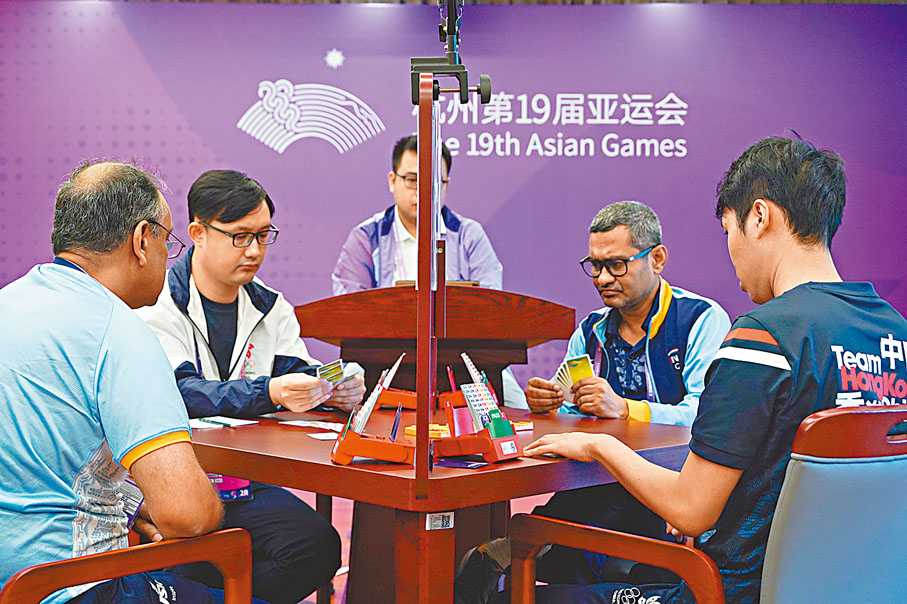 ◆港橋牌隊與印度隊爭奪男子團體金牌。香港文匯報記者麥鈞傑  攝