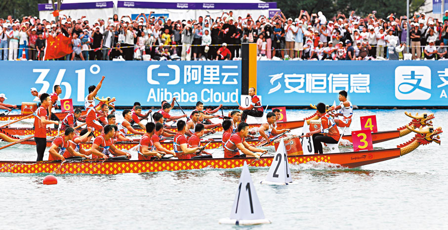 ◆中國隊（前）獲得男子500米冠軍。  新華社